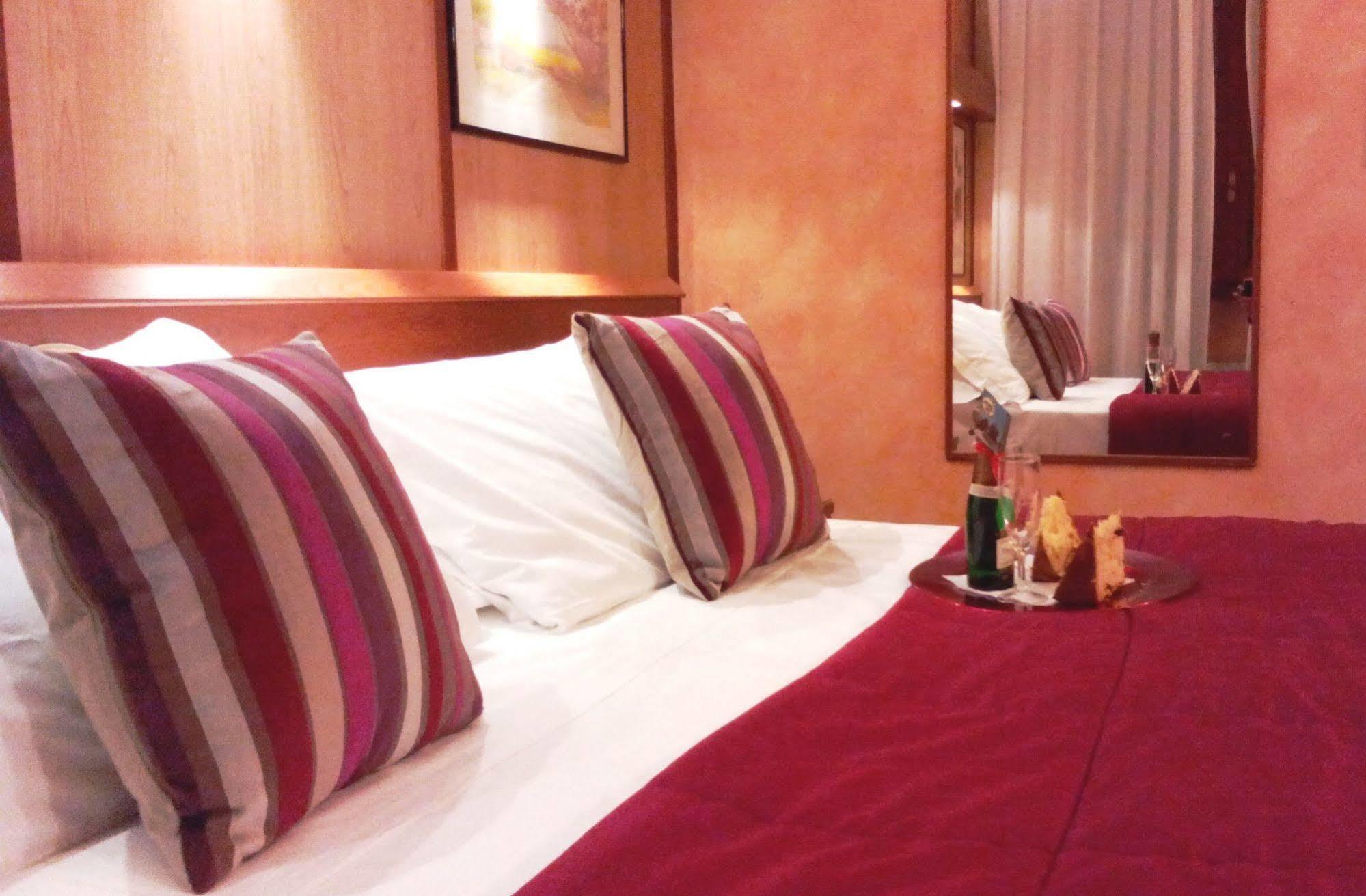 Hotel Motel Ovest Vittuone Ngoại thất bức ảnh